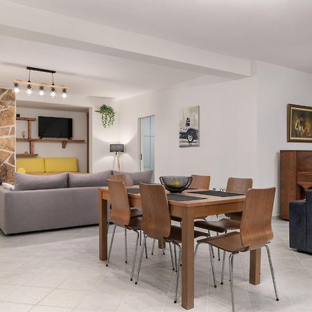 Domelia'S Luxury Apartments Near Airport & Beach Артеміда Екстер'єр фото