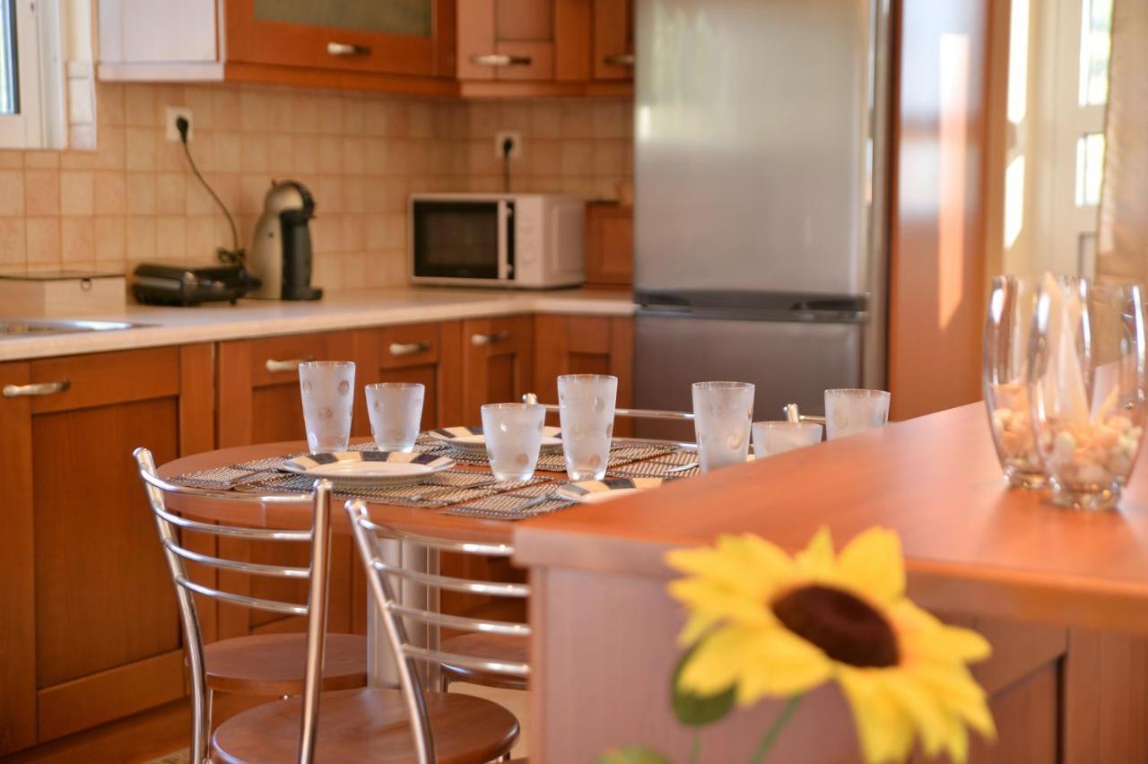 Domelia'S Luxury Apartments Near Airport & Beach Артеміда Екстер'єр фото