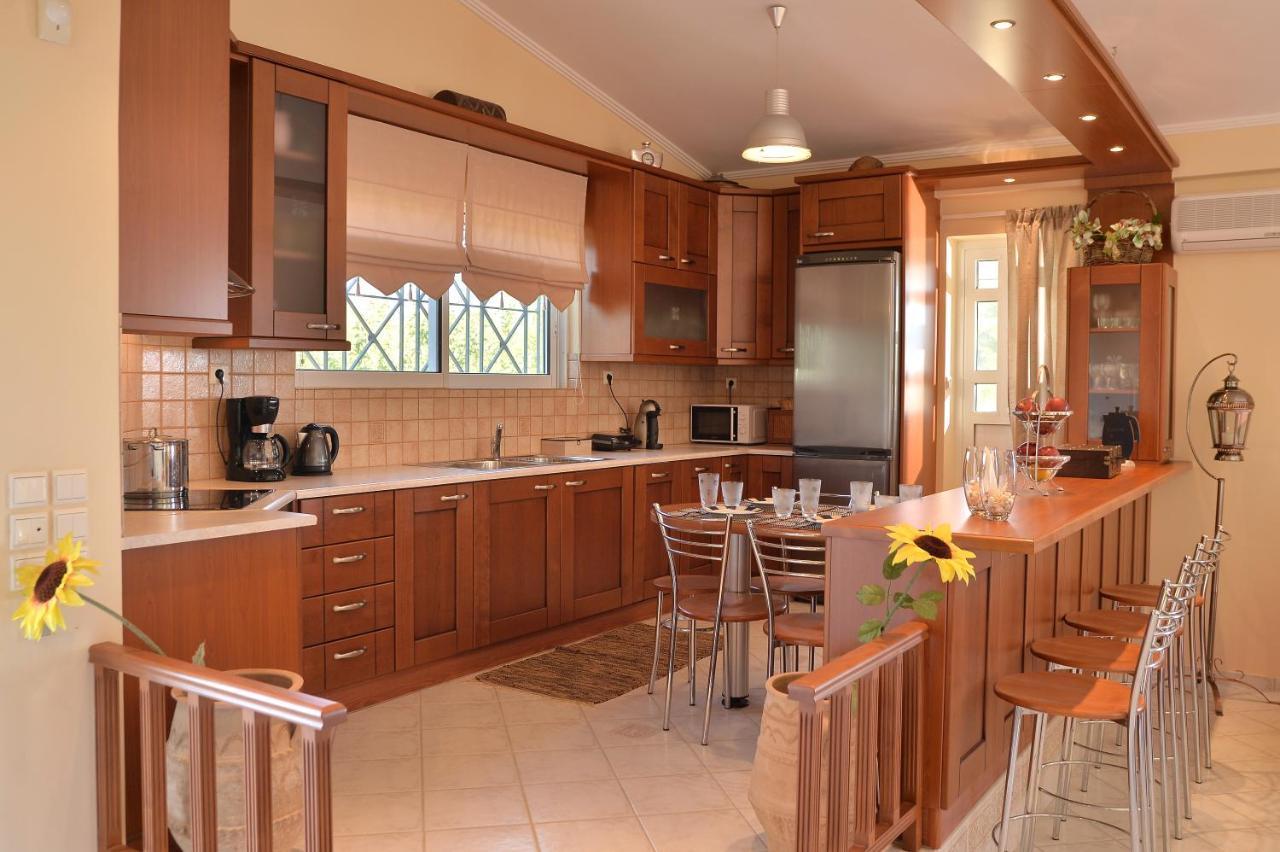 Domelia'S Luxury Apartments Near Airport & Beach Артеміда Екстер'єр фото