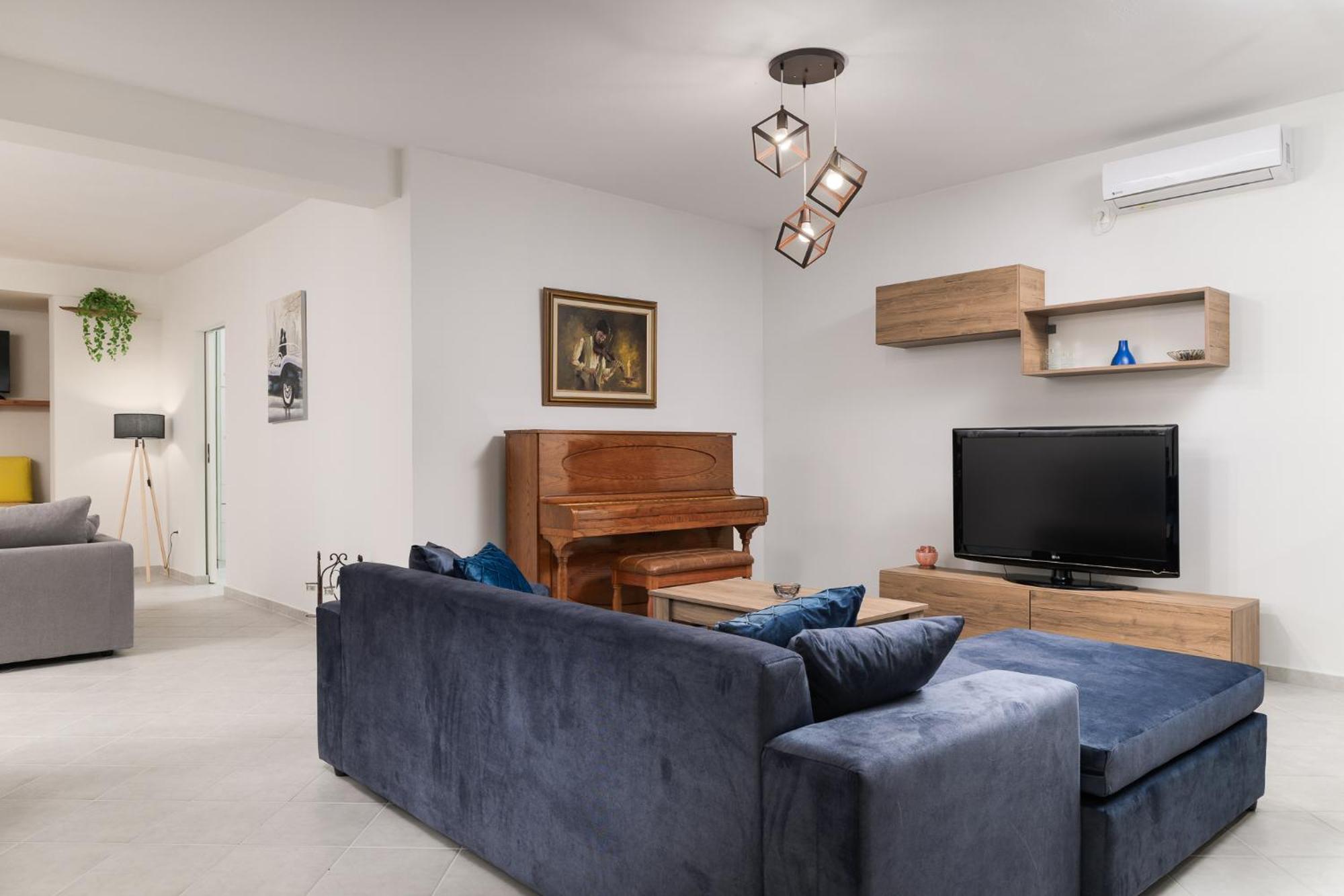 Domelia'S Luxury Apartments Near Airport & Beach Артеміда Екстер'єр фото