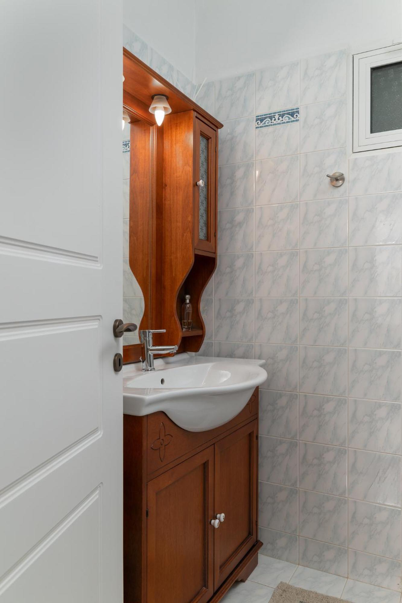Domelia'S Luxury Apartments Near Airport & Beach Артеміда Екстер'єр фото